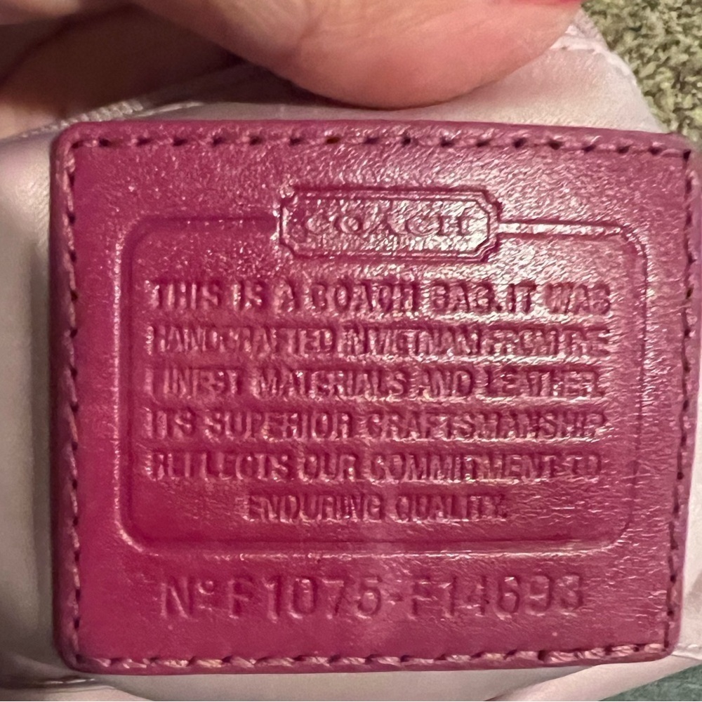 COACH PENELOPE SIGNATURE CANVAS TOTE - Picture 13 of 16
